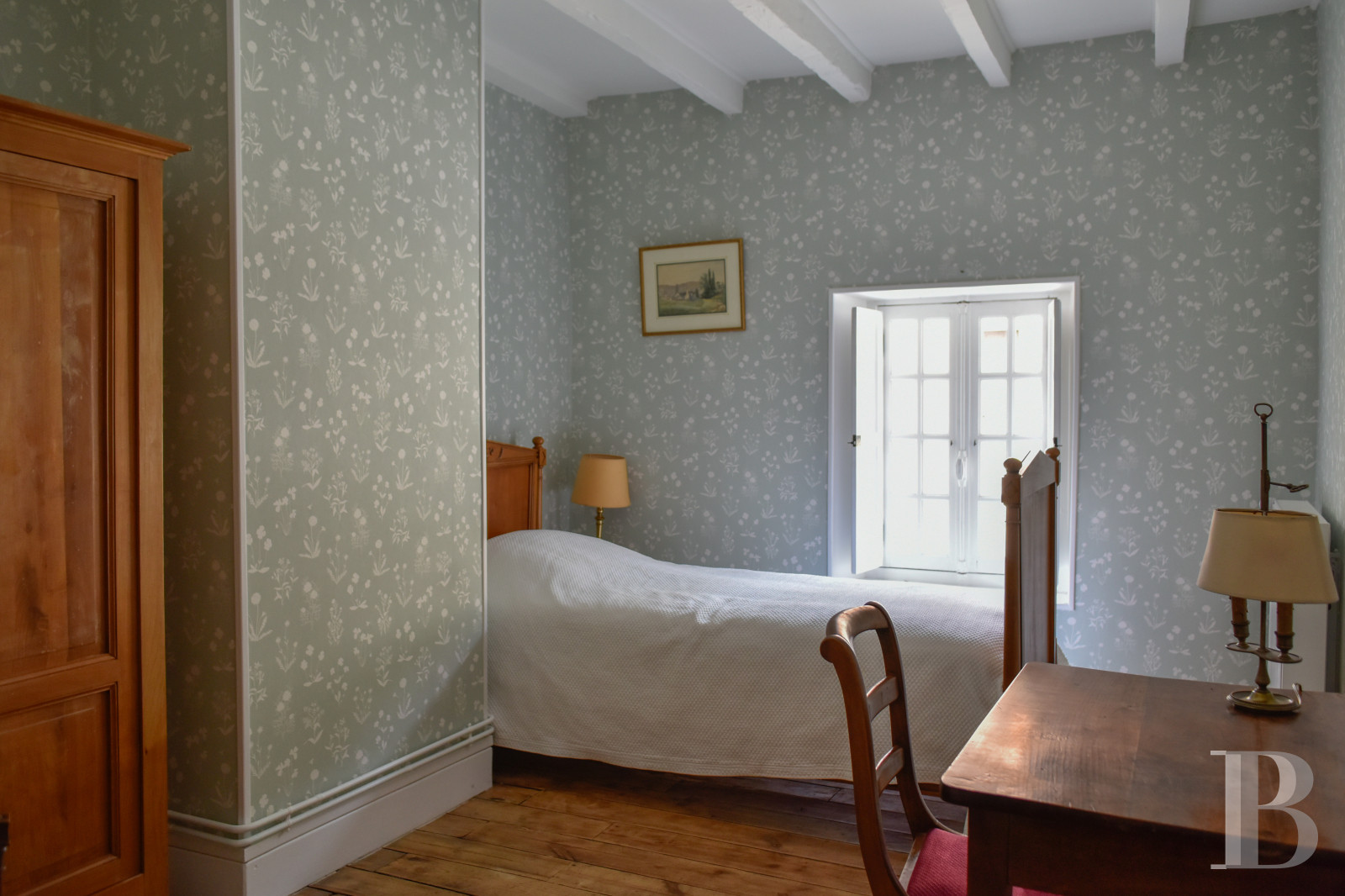 En Limousin, dans le sud-est de la Creuse et à proximité d’Aubusson, un logis indépendant du 17e siècle au centre d’une place forte médiévale,  - photo  n°21